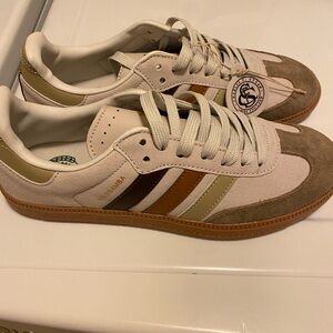 NWT. Adidas End sneaker.